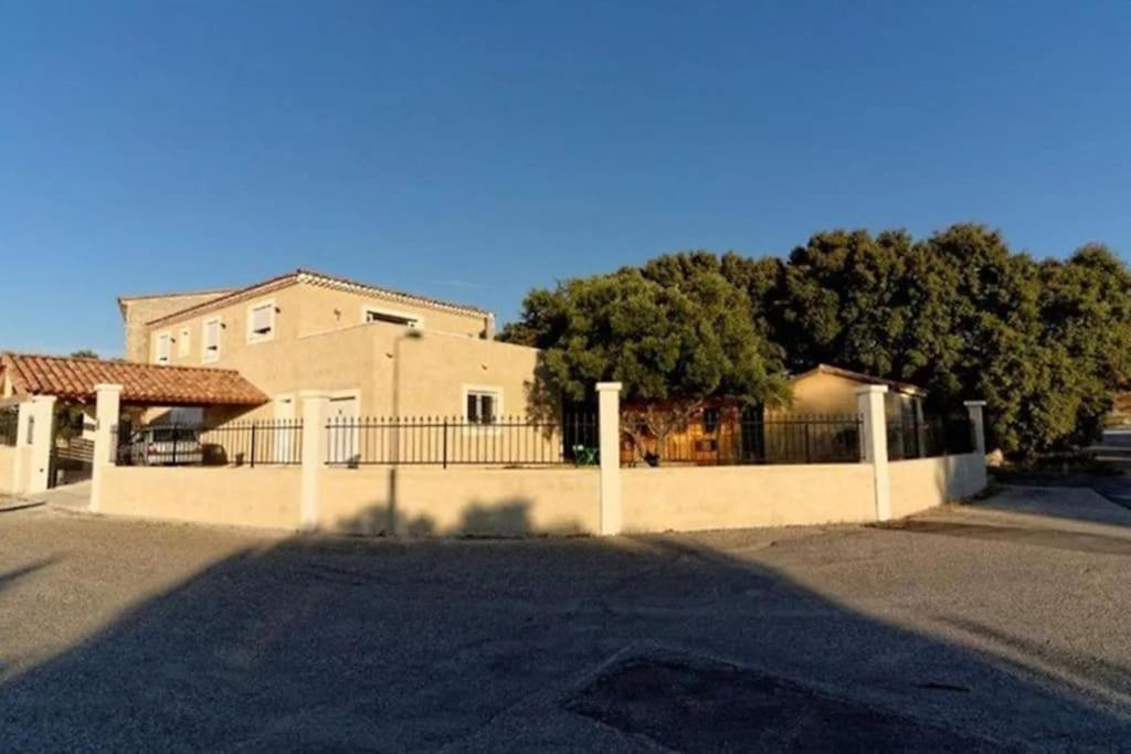 Boulbon Le Chalet Sous L'Olivier מראה חיצוני תמונה